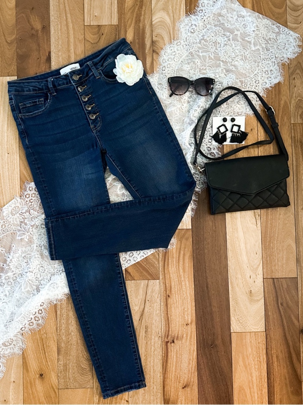 Vervet High-Rise Skinny Jeans in Dark Blue with Button-Fly